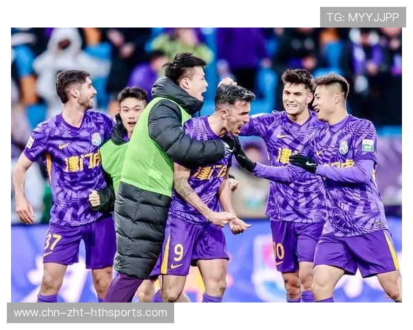 天津津门虎中路压迫到位,对手带球三步就被逼停 天津津门虎中路压迫到位,对手带球三步就被逼停