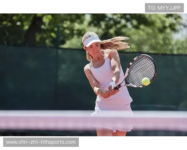 网球选手在多拍往返中通过击球节奏变化打破对手防守惯性